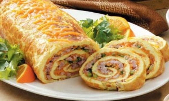 Ruladă  de omletă umplută cu pui
